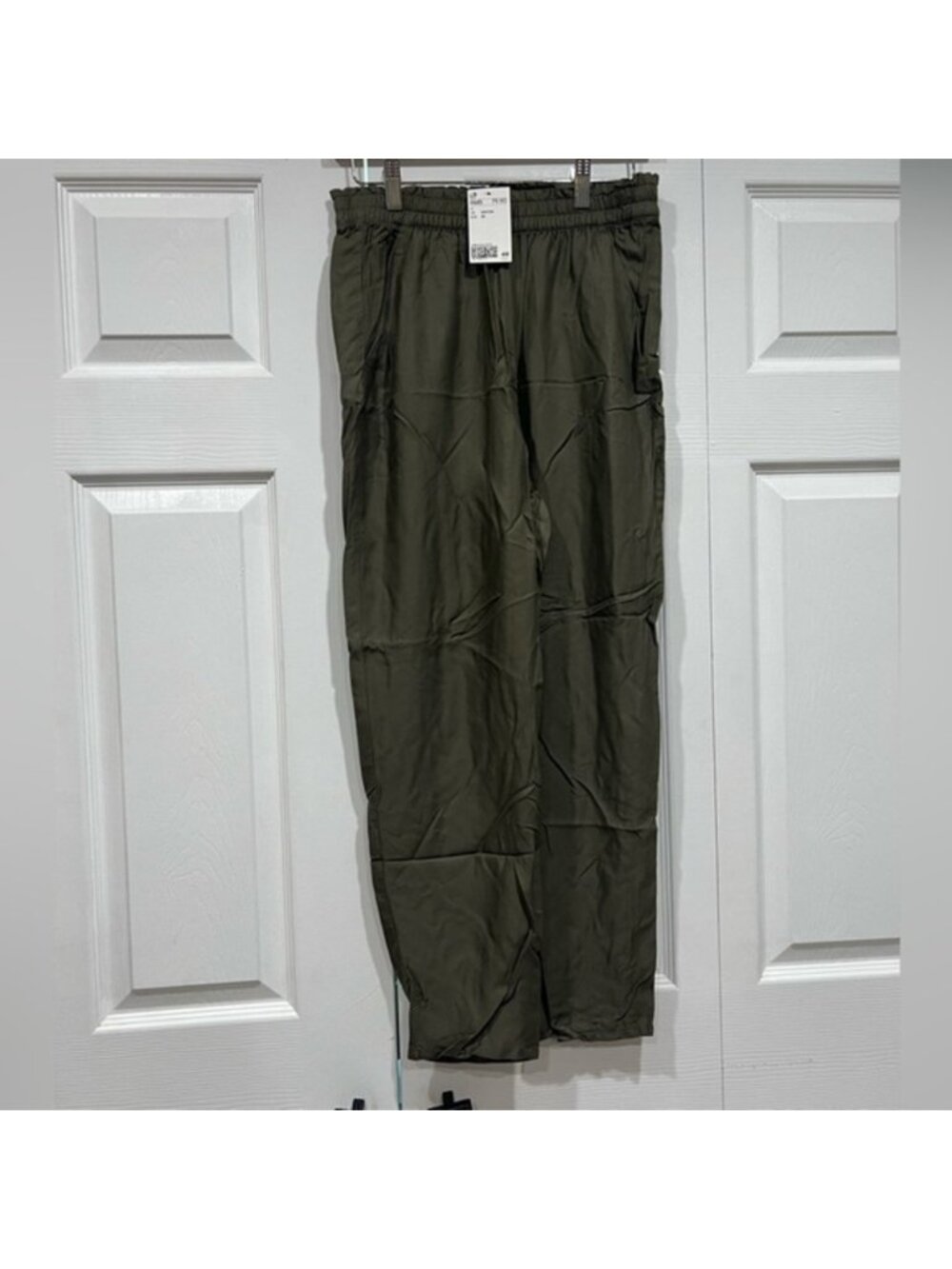 NWT H&M green joggers retail $80